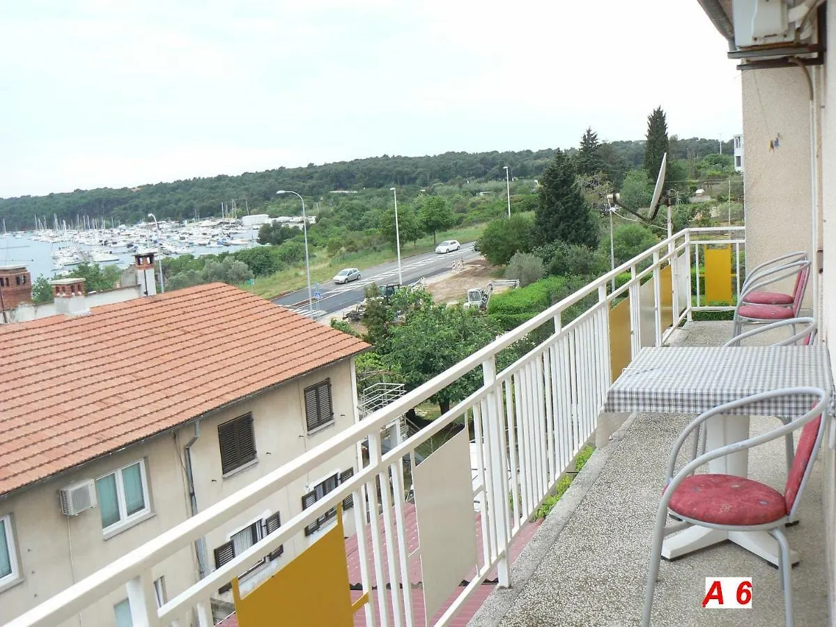 Apartmani David Pola 0*,